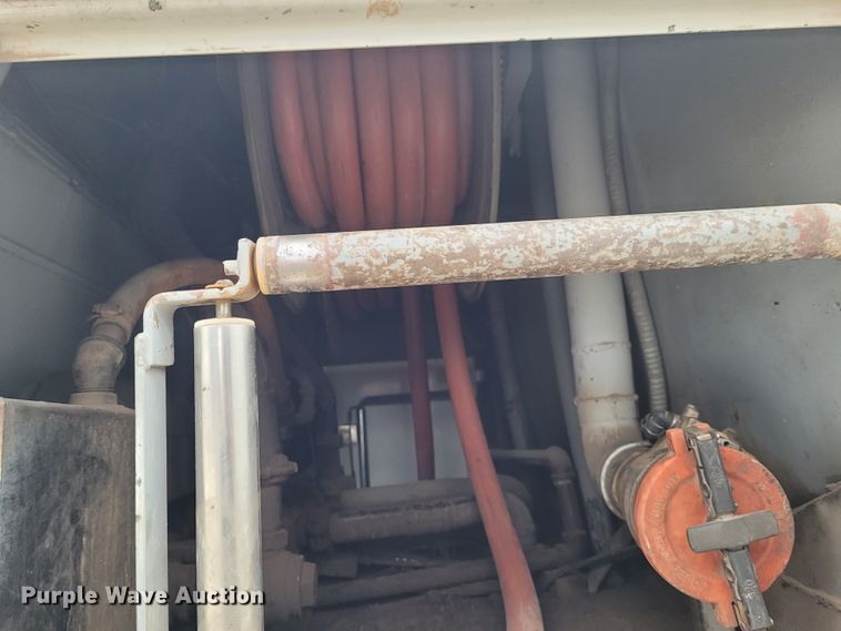 image for item FC9060 1994 Kenworth T600  fuel truck