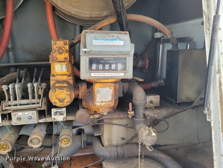 image for item FC9060 1994 Kenworth T600  fuel truck