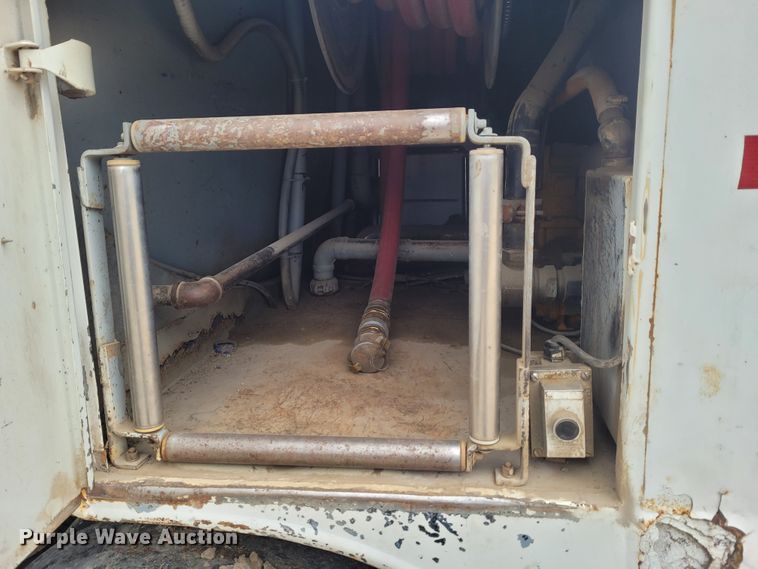 image for item FC9060 1994 Kenworth T600  fuel truck