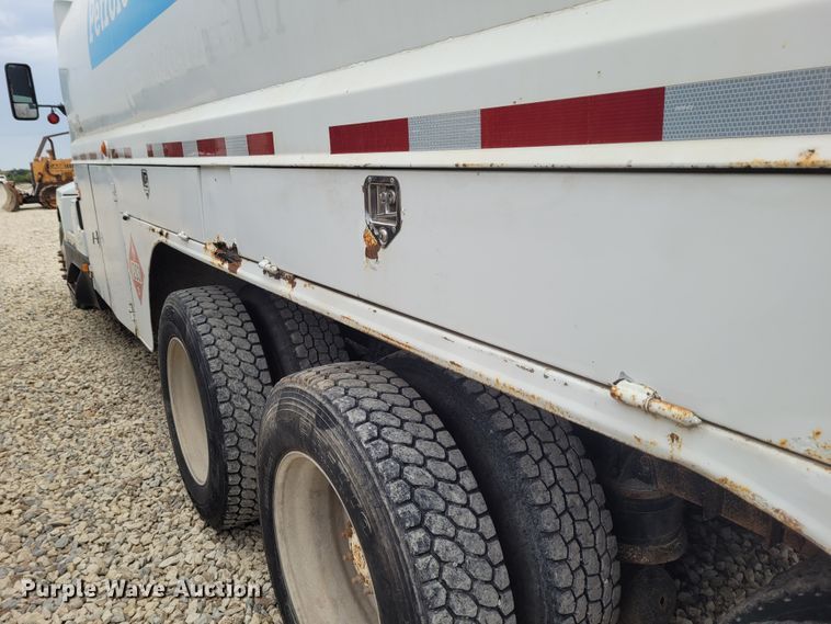 image for item FC9060 1994 Kenworth T600  fuel truck