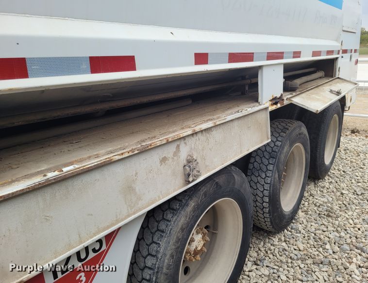 image for item FC9060 1994 Kenworth T600  fuel truck