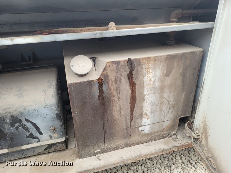 image for item FC9060 1994 Kenworth T600  fuel truck