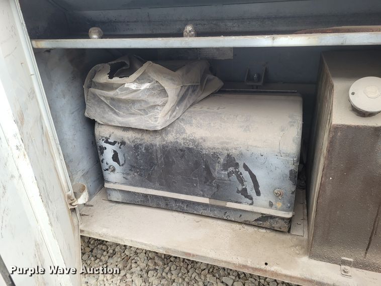 image for item FC9060 1994 Kenworth T600  fuel truck