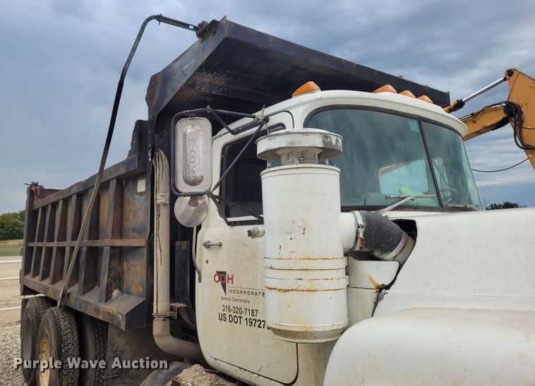 image for item FC9061 1984 Mack R686ST  dump truck