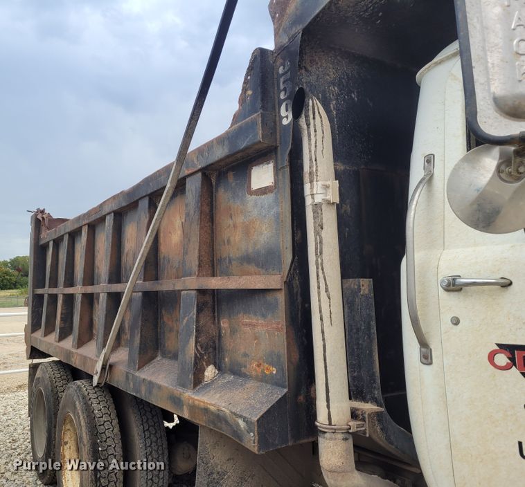 image for item FC9061 1984 Mack R686ST  dump truck