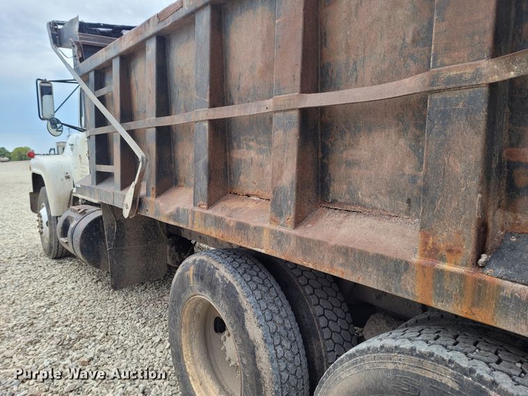 image for item FC9061 1984 Mack R686ST  dump truck