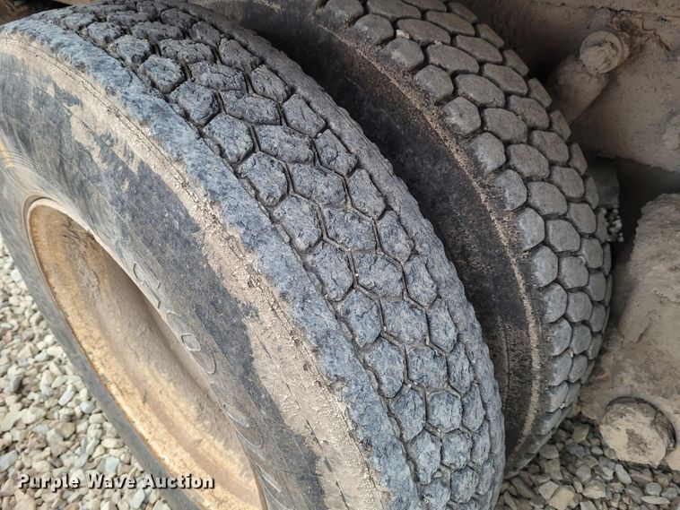 image for item FC9061 1984 Mack R686ST  dump truck