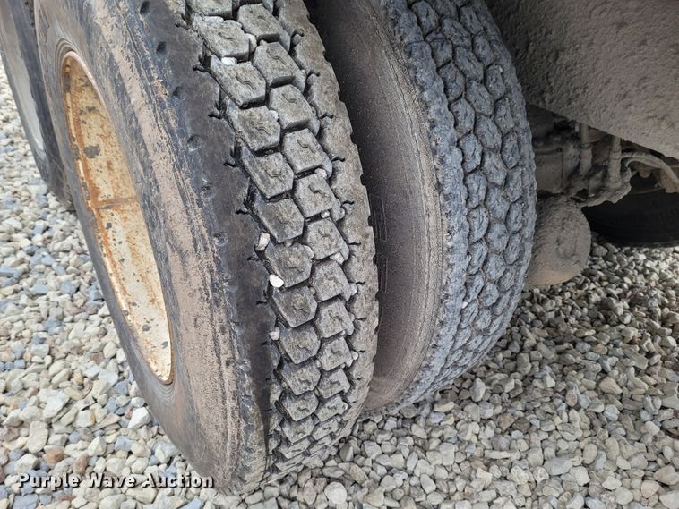 image for item FC9061 1984 Mack R686ST  dump truck