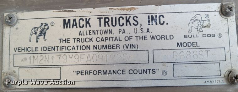 image for item FC9061 1984 Mack R686ST  dump truck