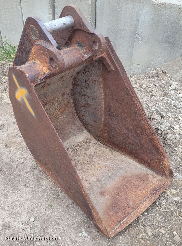 image for item FC9062 2001 Case CX130  excavator