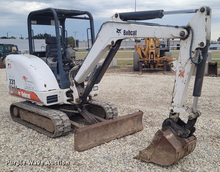 image for item FC9064 2002 Bobcat 331  mini excavator