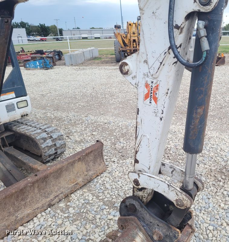 image for item FC9064 2002 Bobcat 331  mini excavator