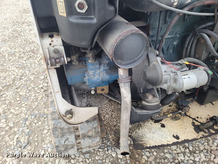 image for item FC9064 2002 Bobcat 331  mini excavator