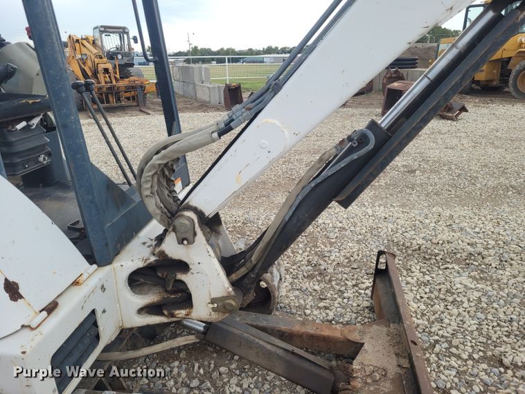 image for item FC9064 2002 Bobcat 331  mini excavator