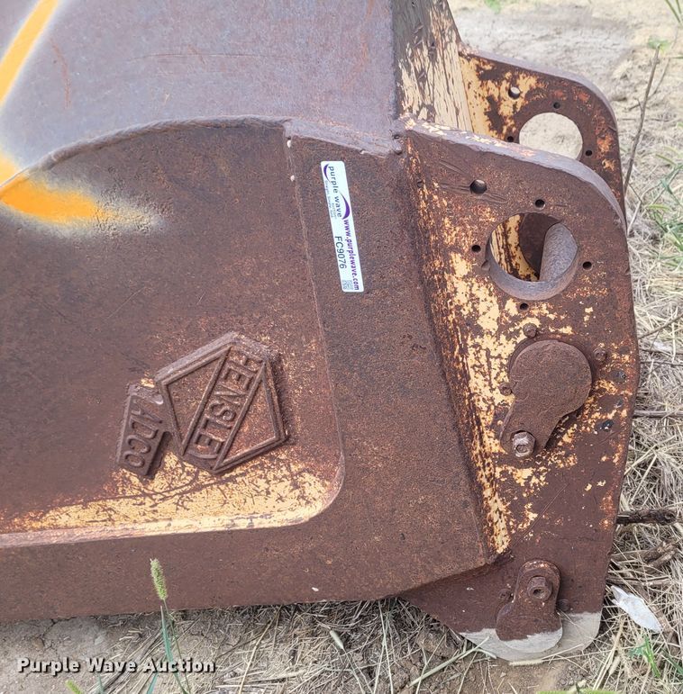 image for item FC9076 Hensley  24"W excavator bucket