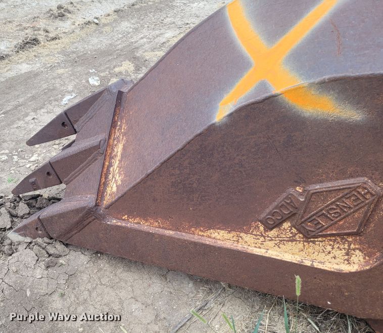 image for item FC9076 Hensley  24"W excavator bucket