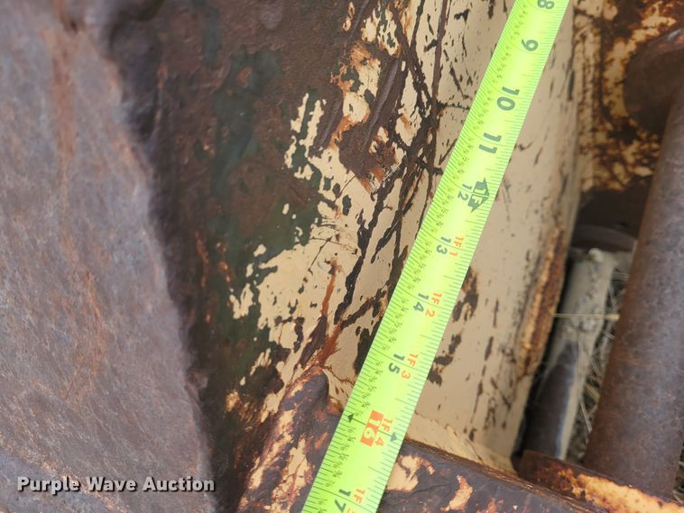 image for item FC9076 Hensley  24"W excavator bucket