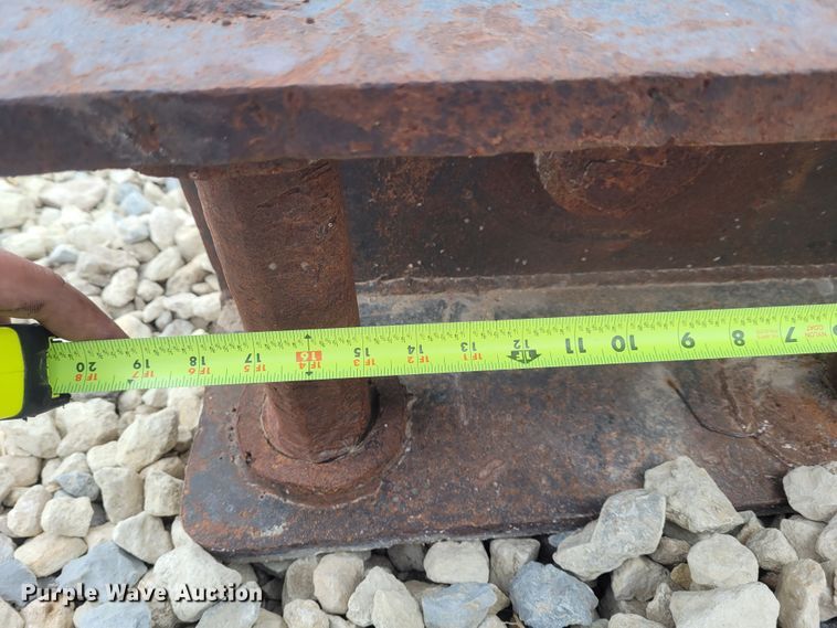 image for item FC9078 26"W clam shell bucket