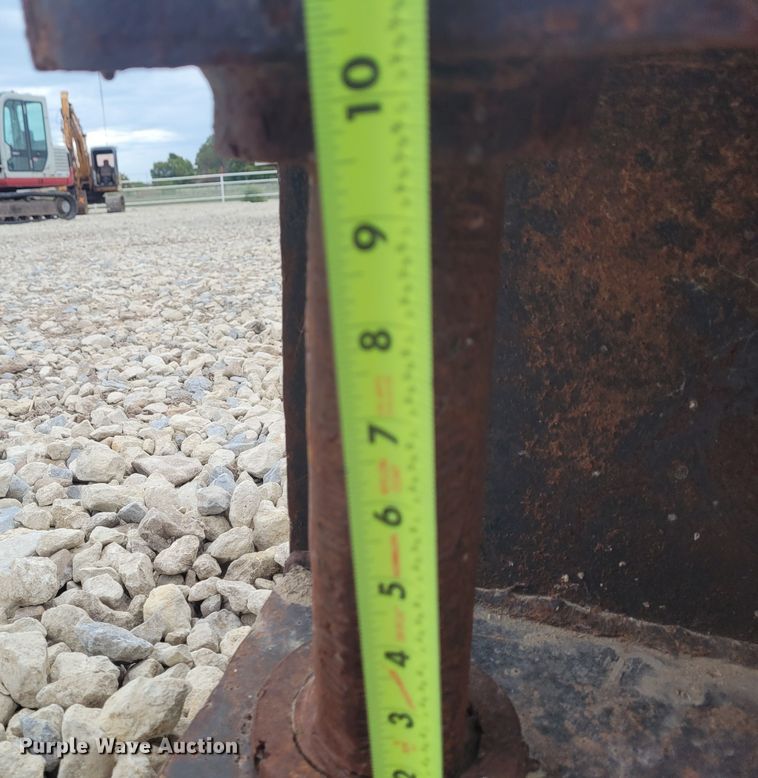 image for item FC9078 26"W clam shell bucket