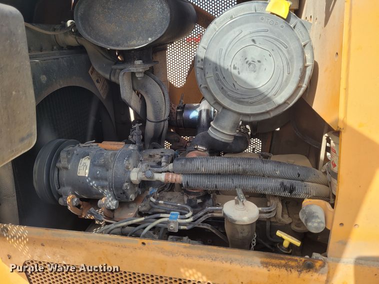 image for item FC9081 2004 Case 750K  dozer