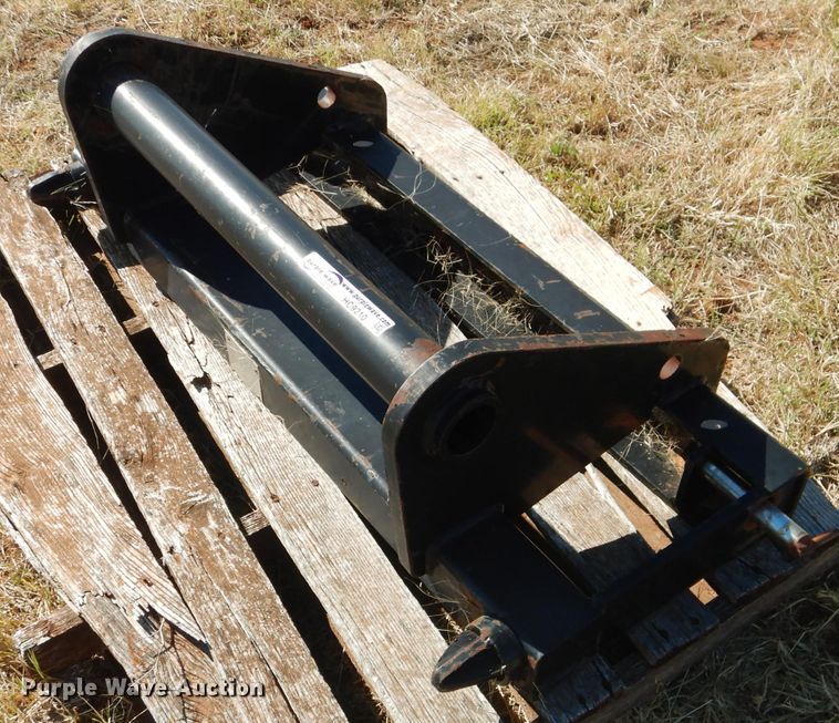 image for item HC9210 New Holland to John Deere bucket adapter