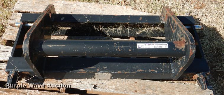 image for item HC9210 New Holland to John Deere bucket adapter