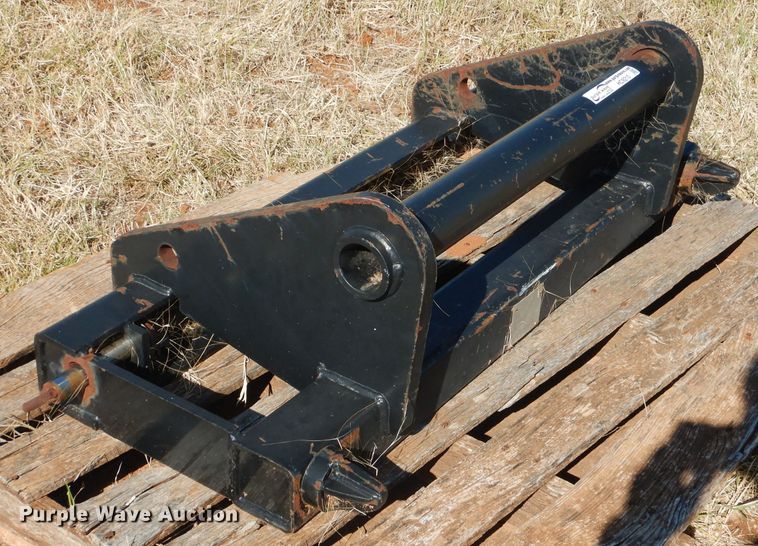 image for item HC9210 New Holland to John Deere bucket adapter