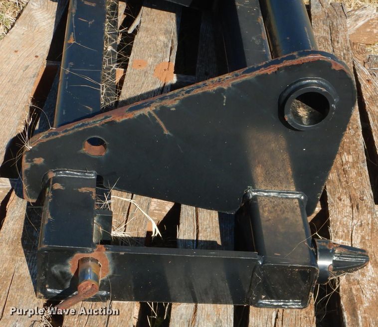 image for item HC9210 New Holland to John Deere bucket adapter