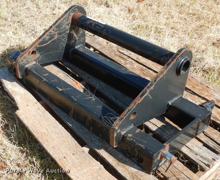 image for item HC9210 New Holland to John Deere bucket adapter