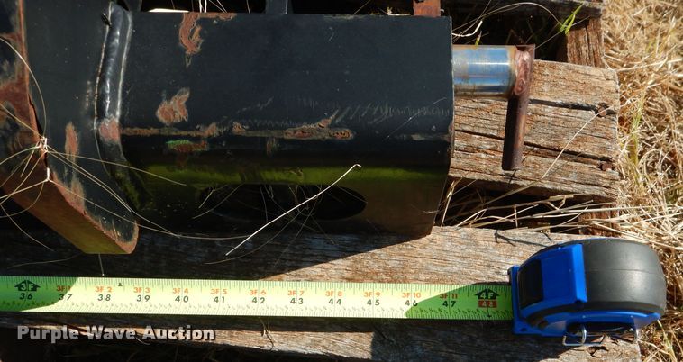 image for item HC9210 New Holland to John Deere bucket adapter