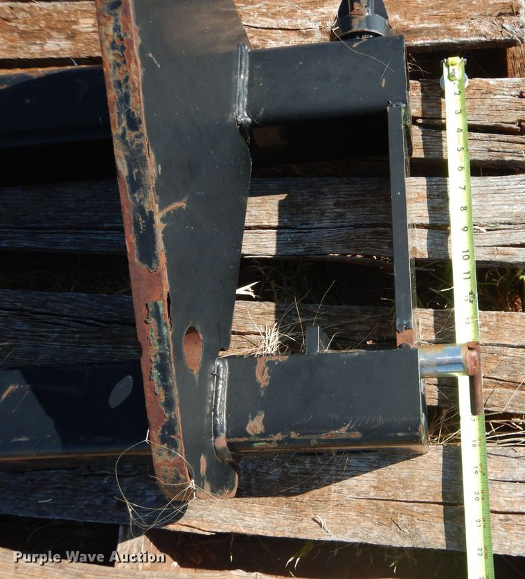 image for item HC9210 New Holland to John Deere bucket adapter