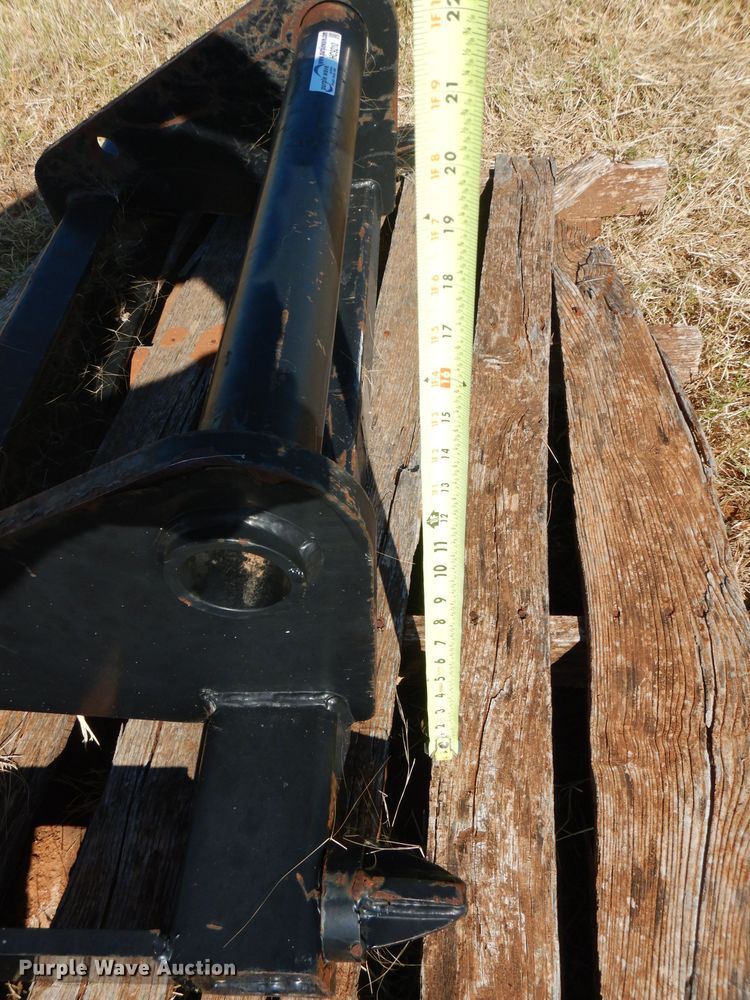 image for item HC9210 New Holland to John Deere bucket adapter