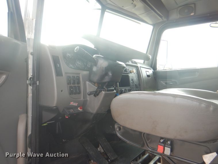 image for item HT9456 2012 Peterbilt 337  utility / service truck