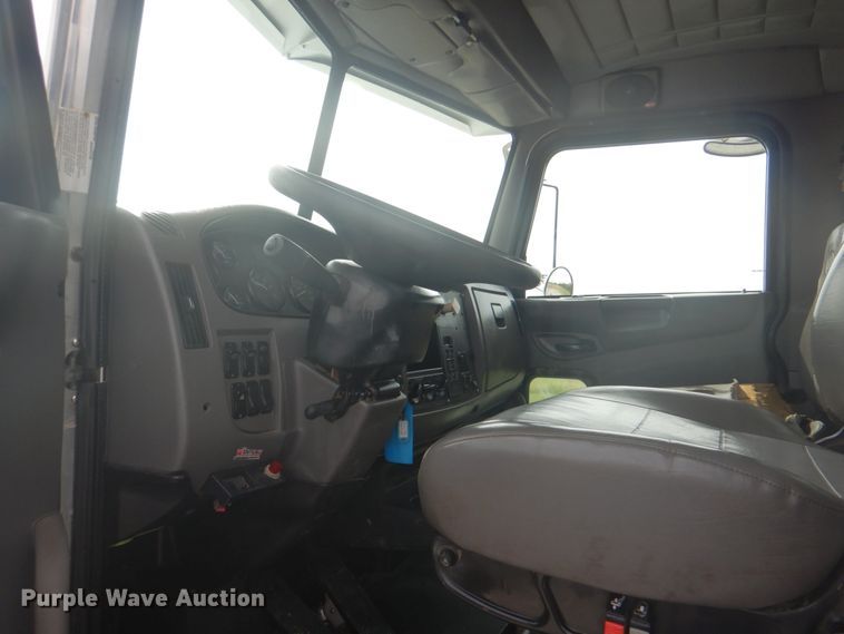 image for item HT9456 2012 Peterbilt 337  utility / service truck