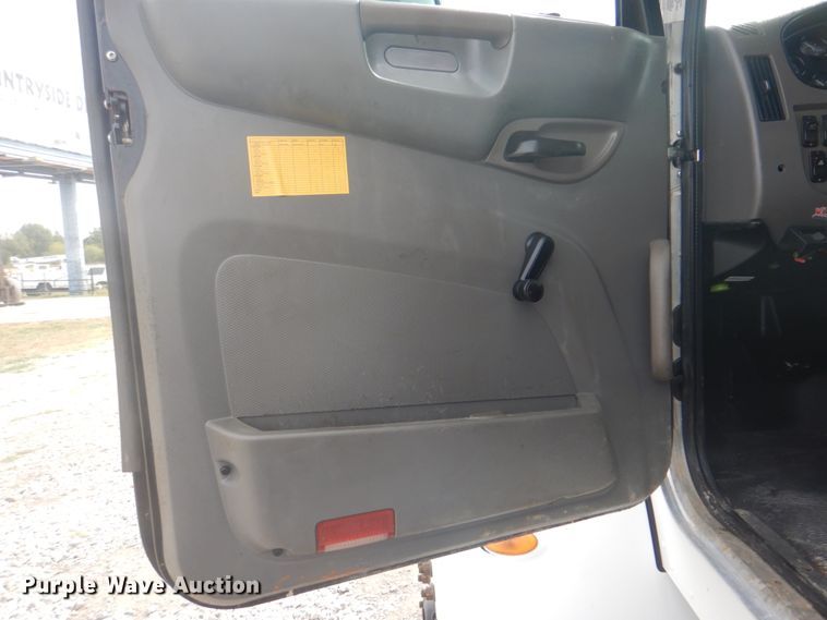 image for item HT9456 2012 Peterbilt 337  utility / service truck