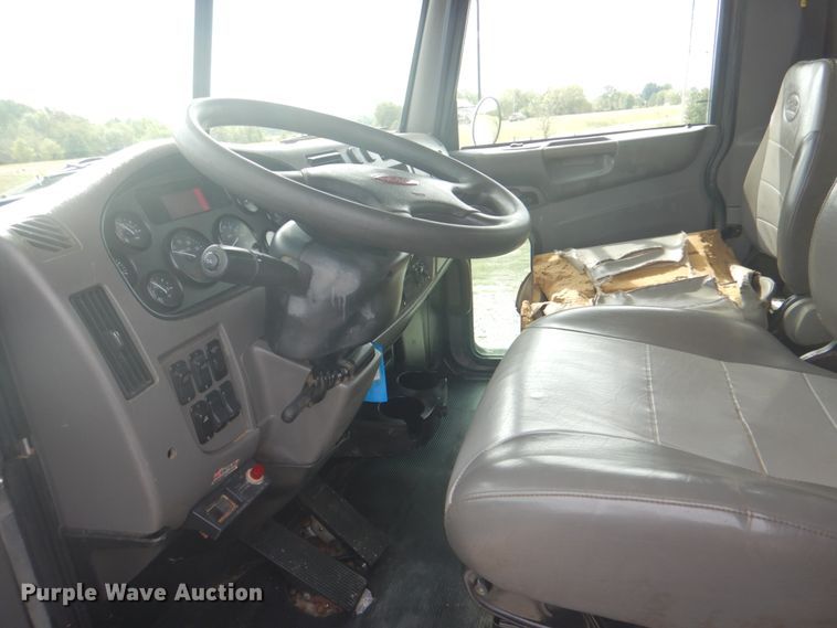 image for item HT9456 2012 Peterbilt 337  utility / service truck