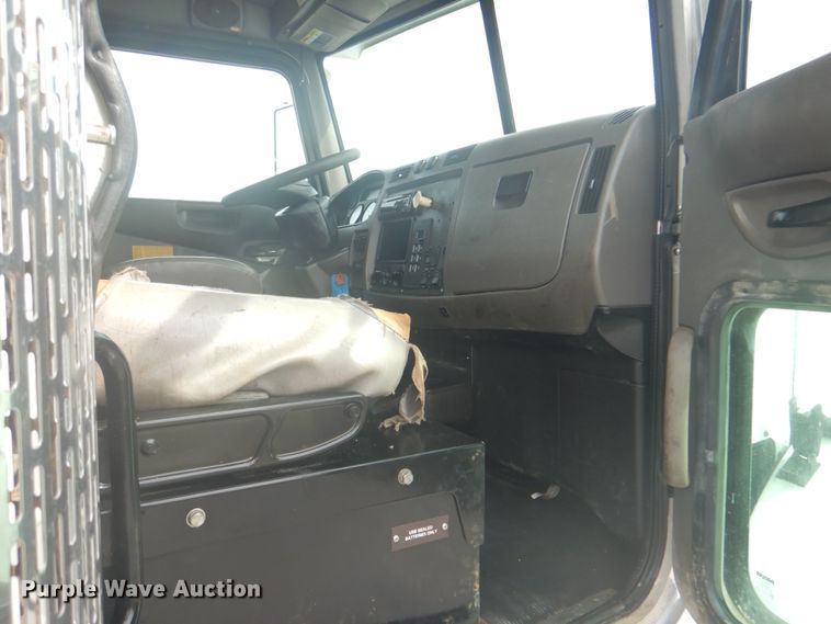 image for item HT9456 2012 Peterbilt 337  utility / service truck