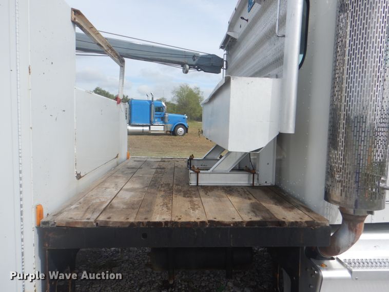 image for item HT9456 2012 Peterbilt 337  utility / service truck