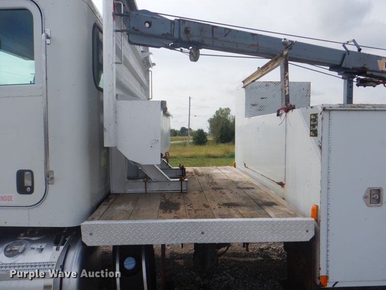 image for item HT9456 2012 Peterbilt 337  utility / service truck