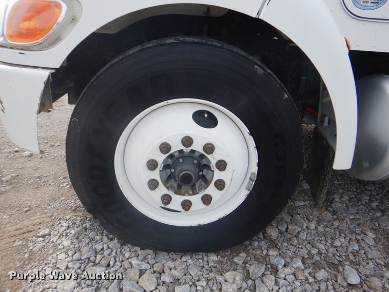 image for item HT9456 2012 Peterbilt 337  utility / service truck