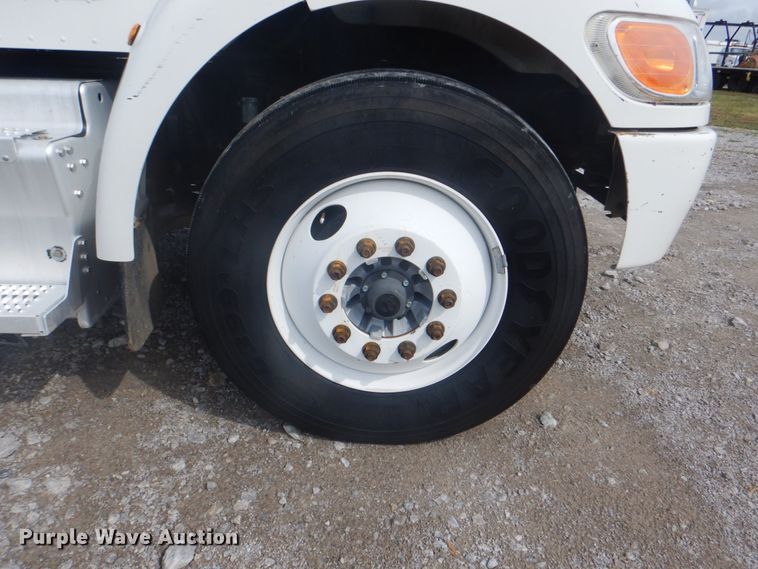 image for item HT9456 2012 Peterbilt 337  utility / service truck