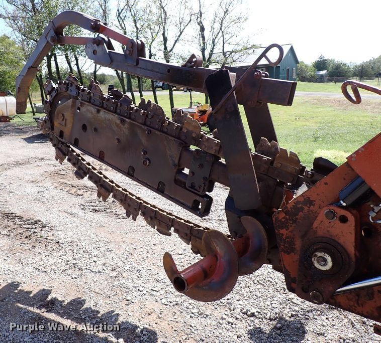 image for item IC9524 1996 Ditch Witch 7610  trencher