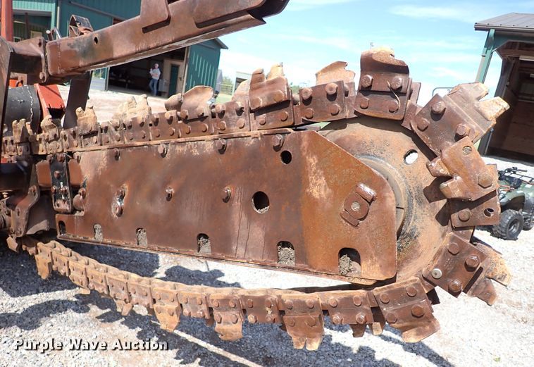image for item IC9524 1996 Ditch Witch 7610  trencher