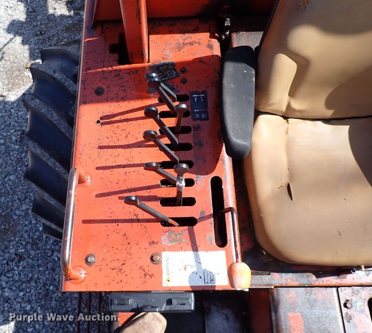 image for item IC9524 1996 Ditch Witch 7610  trencher