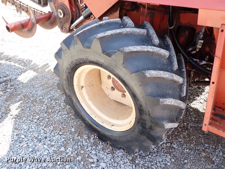image for item IC9524 1996 Ditch Witch 7610  trencher