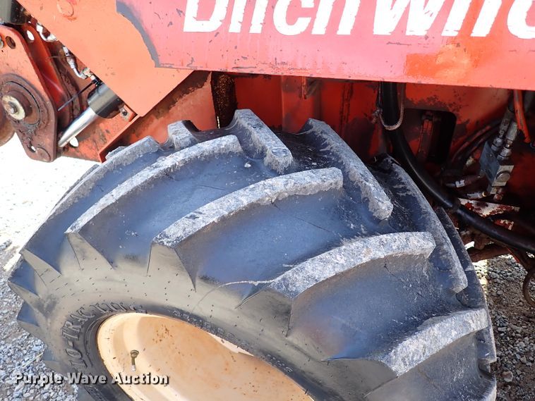 image for item IC9524 1996 Ditch Witch 7610  trencher