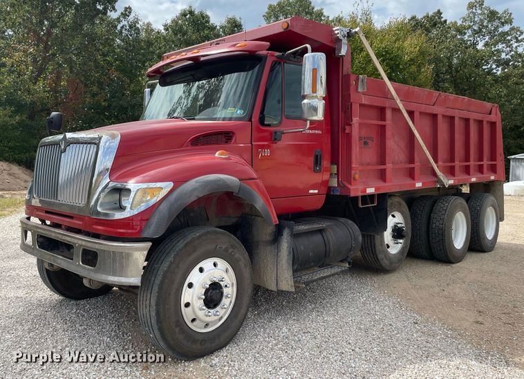 image for item IF9257 2005 International 7600  dump truck