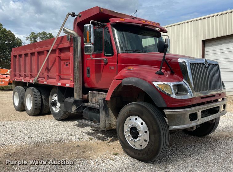 image for item IF9257 2005 International 7600  dump truck