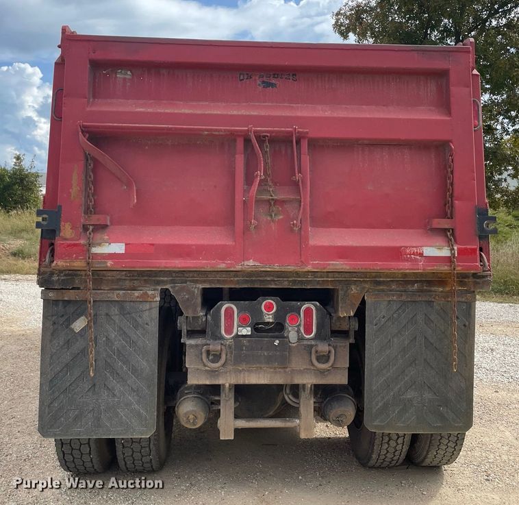 image for item IF9257 2005 International 7600  dump truck