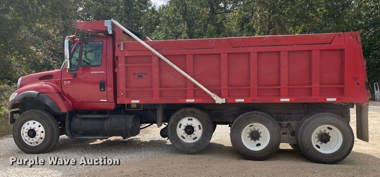 image for item IF9257 2005 International 7600  dump truck